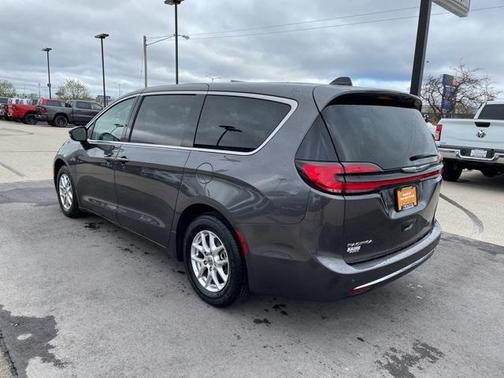 2023 Chrysler Pacifica Touring-L