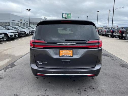 2023 Chrysler Pacifica Touring-L