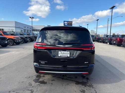 2026 Chrysler Pacifica Pinnacle