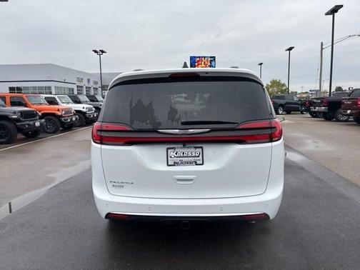 2026 Chrysler Pacifica Pinnacle