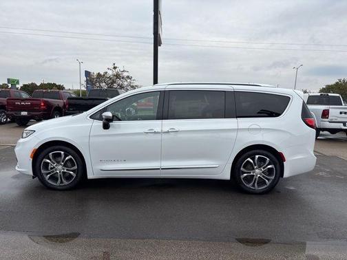 2026 Chrysler Pacifica Pinnacle