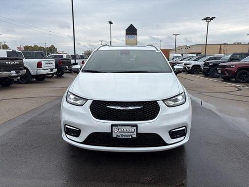 2026 Chrysler Pacifica Pinnacle