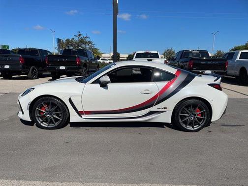 Crystal White Pearl 2023 Subaru BRZ Limited