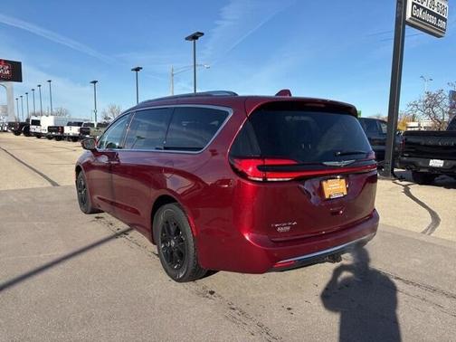 2021 Chrysler Pacifica Touring-L