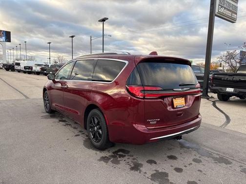 2021 Chrysler Pacifica Touring-L