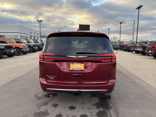 2021 Chrysler Pacifica Touring-L
