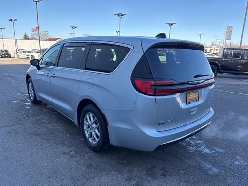 2024 Chrysler Pacifica Touring-L