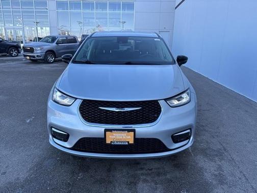 2024 Chrysler Pacifica Touring-L