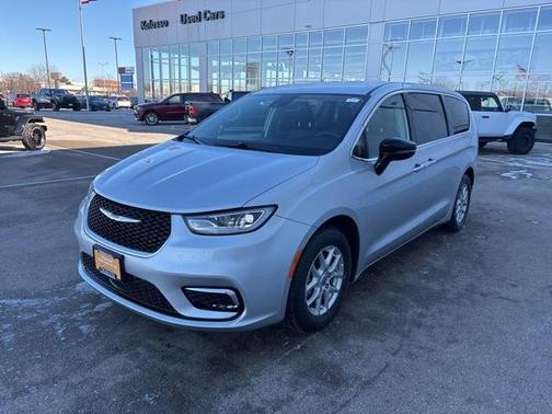 2024 Chrysler Pacifica Touring-L