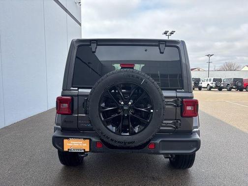 Granite Crystal Clearcoat Metallic 2025 Jeep Wrangler 4xe Sahara