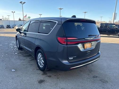 2023 Chrysler Pacifica Touring-L