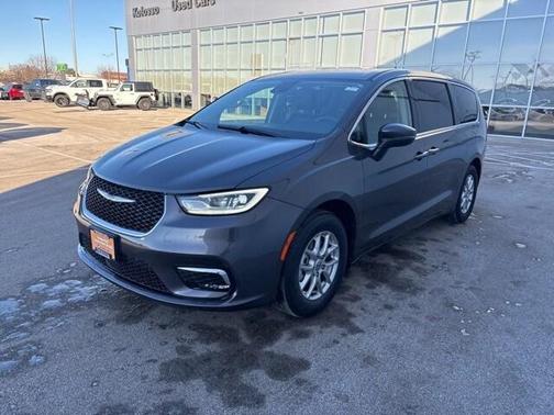 2023 Chrysler Pacifica Touring-L