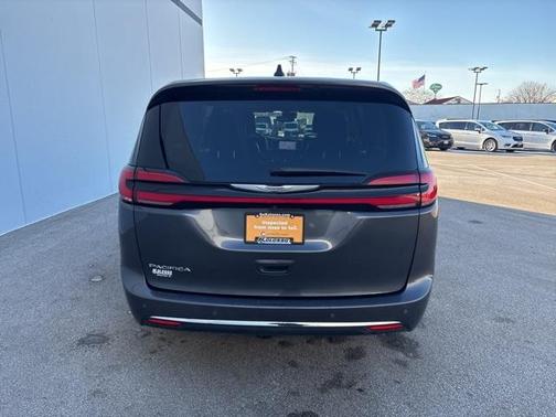 2023 Chrysler Pacifica Touring-L
