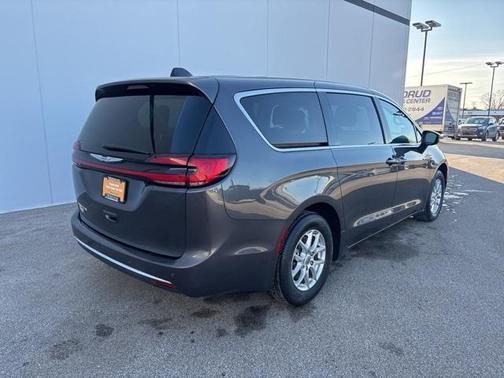 2023 Chrysler Pacifica Touring-L