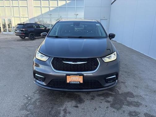 2023 Chrysler Pacifica Touring-L