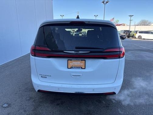 2023 Chrysler Pacifica Touring