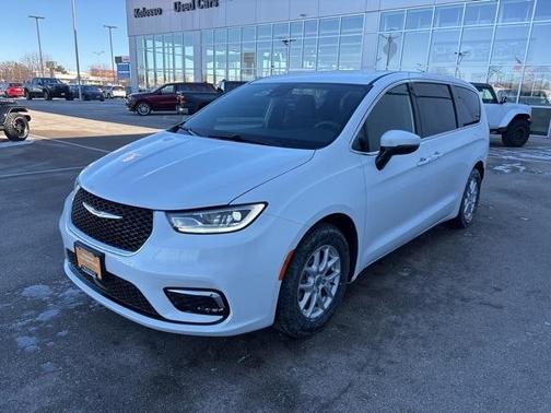 2023 Chrysler Pacifica Touring