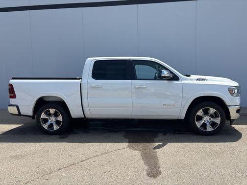 Bright White Clearcoat 2022 RAM 1500 Laramie