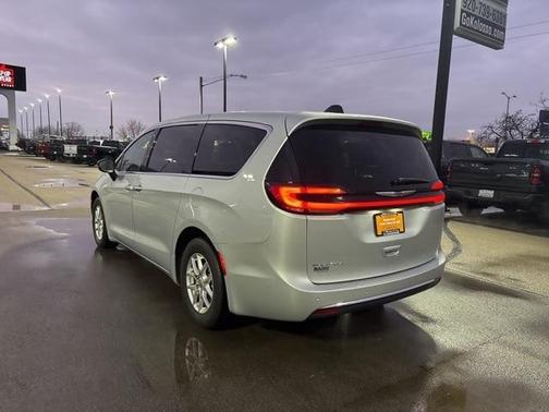 2024 Chrysler Pacifica Touring-L