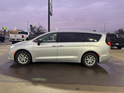 2024 Chrysler Pacifica Touring-L