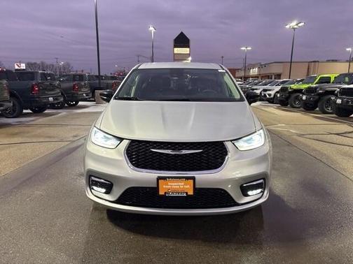 2024 Chrysler Pacifica Touring-L