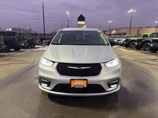 2024 Chrysler Pacifica Touring-L