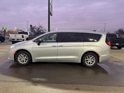 2024 Chrysler Pacifica Touring-L