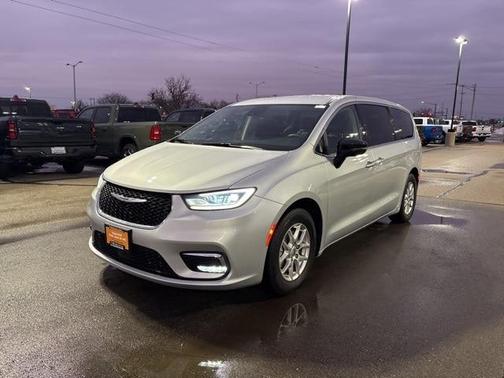 2024 Chrysler Pacifica Touring-L