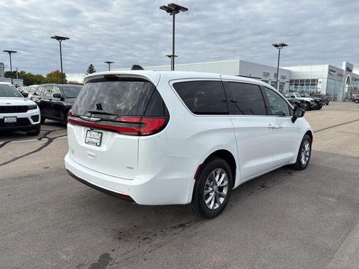 Bright White Clearcoat 2026 Chrysler Pacifica Select