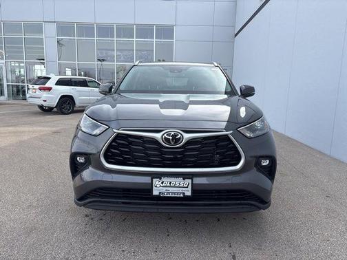 Gray 2022 Toyota Highlander XLE