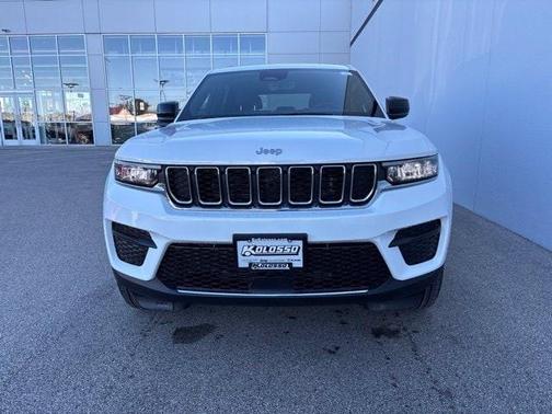 Bright White Clearcoat 2027 Jeep Grand Cherokee Laredo