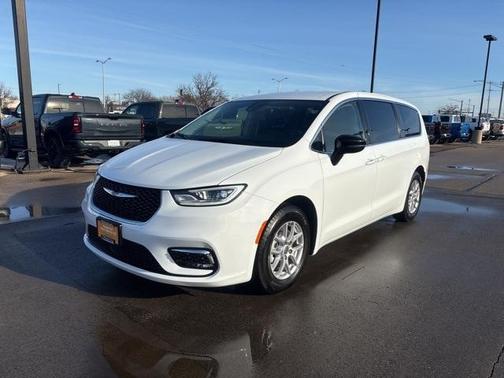 2024 Chrysler Pacifica Touring-L