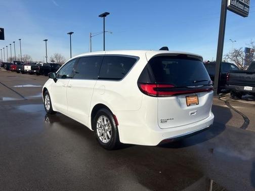 2024 Chrysler Pacifica Touring-L
