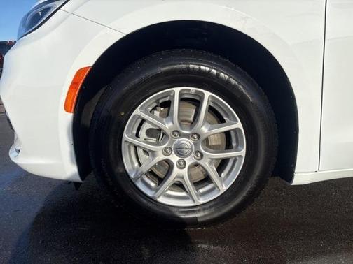 2024 Chrysler Pacifica Touring-L