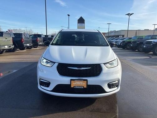 2024 Chrysler Pacifica Touring-L