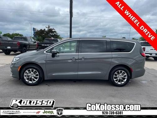 2023 Chrysler Pacifica Touring-L