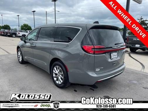 2023 Chrysler Pacifica Touring-L