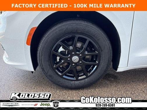 Bright White Clearcoat 2024 Chrysler Pacifica Touring-L