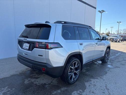 Silver Zynith Clearcoat 2026 Jeep Cherokee Overland
