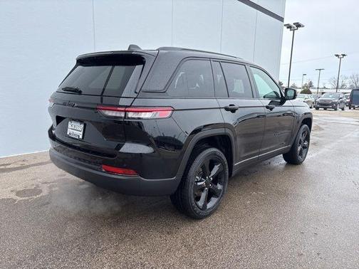 Diamond Black 2025 Jeep Grand Cherokee Laredo
