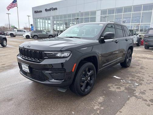 Diamond Black 2025 Jeep Grand Cherokee Laredo