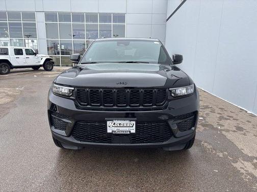 Diamond Black 2025 Jeep Grand Cherokee Laredo