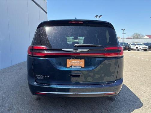 Fathom Blue Pearlcoat 2022 Chrysler Pacifica Touring-L