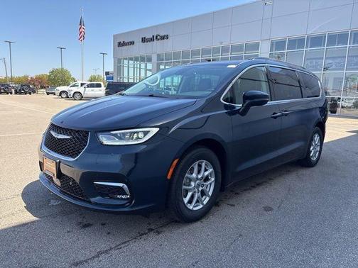 Fathom Blue Pearlcoat 2022 Chrysler Pacifica Touring-L