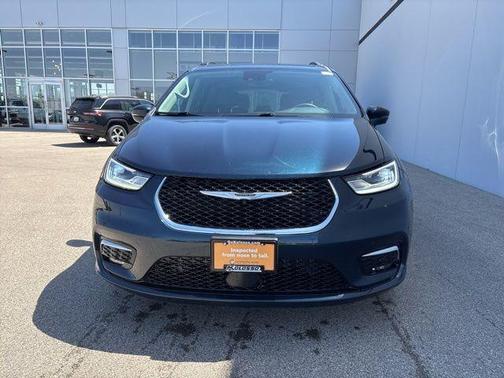 Fathom Blue Pearlcoat 2022 Chrysler Pacifica Touring-L