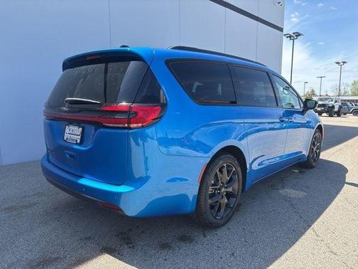Hydro Blue Pearlcoat 2026 Chrysler Pacifica Select