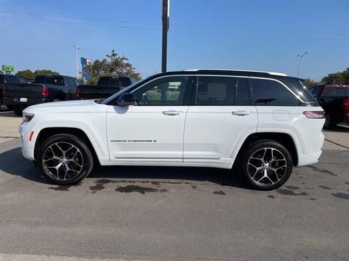 2022 Jeep Grand Cherokee Summit