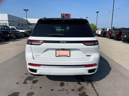 2022 Jeep Grand Cherokee Summit