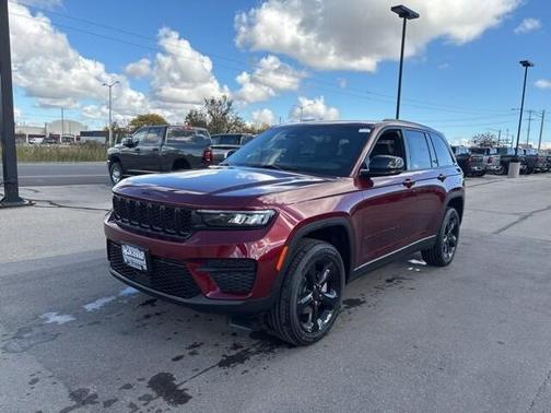 2025 Jeep Grand Cherokee Laredo