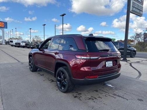 2025 Jeep Grand Cherokee Laredo